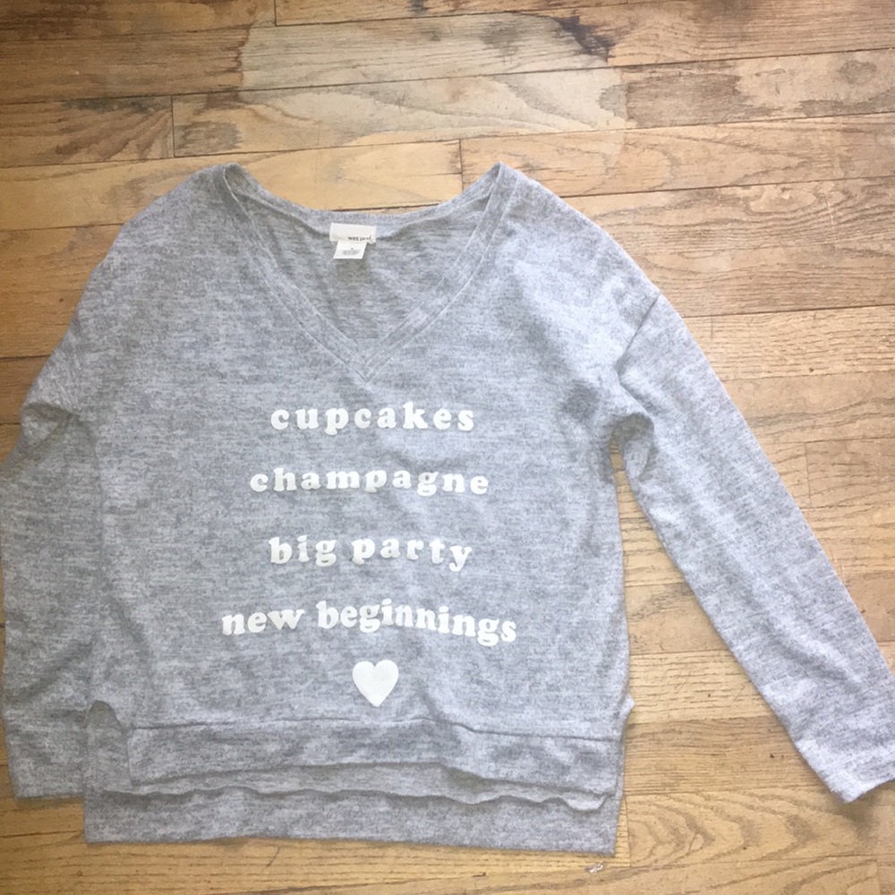 Grey graphic log sleeve